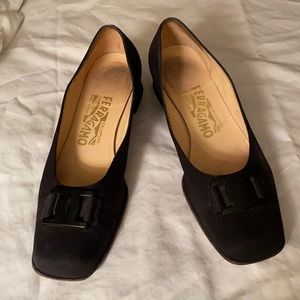 Ferragamo black fabric pumps 7B